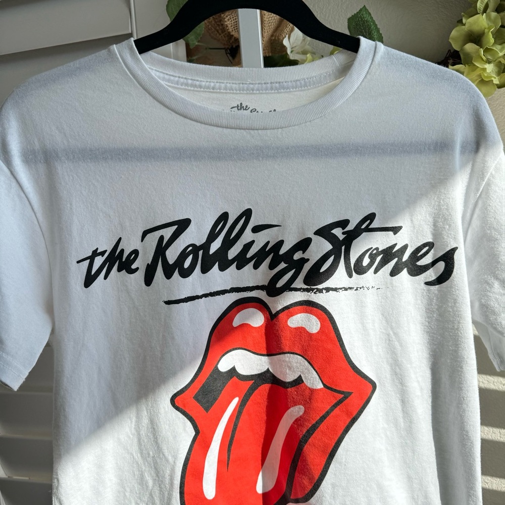 Graphic tee. Size M - Picture 4 of 5